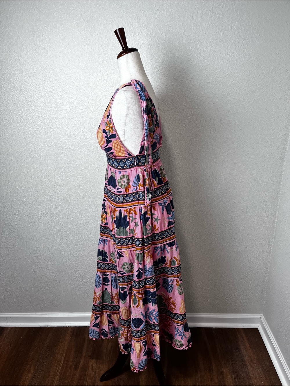 Farm Rio Seashell Tapestry Midi Dress in Bold Floral Print Size Small - Picture 5 of 8
